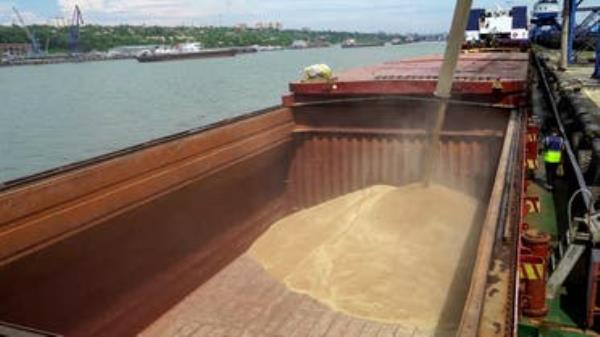 Wheat is loaded aboard a cargo ship in the internatio<em></em>nal port of Rostov-on-Don to be shipped to Turkey, on July 26, 2022. (Stringer/AFP)